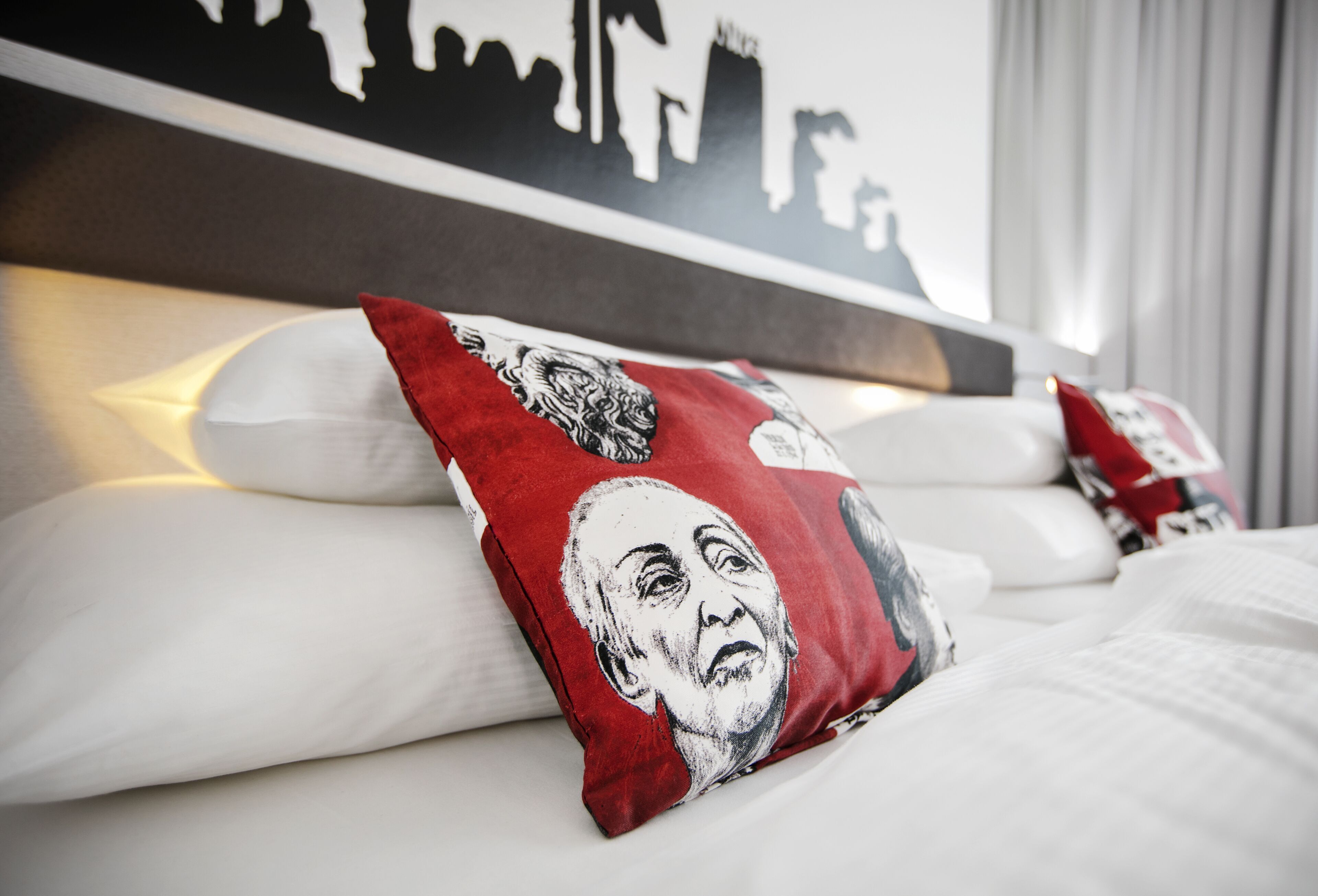 Ropa de cama de alta calidad y colchones con acolchado adicional