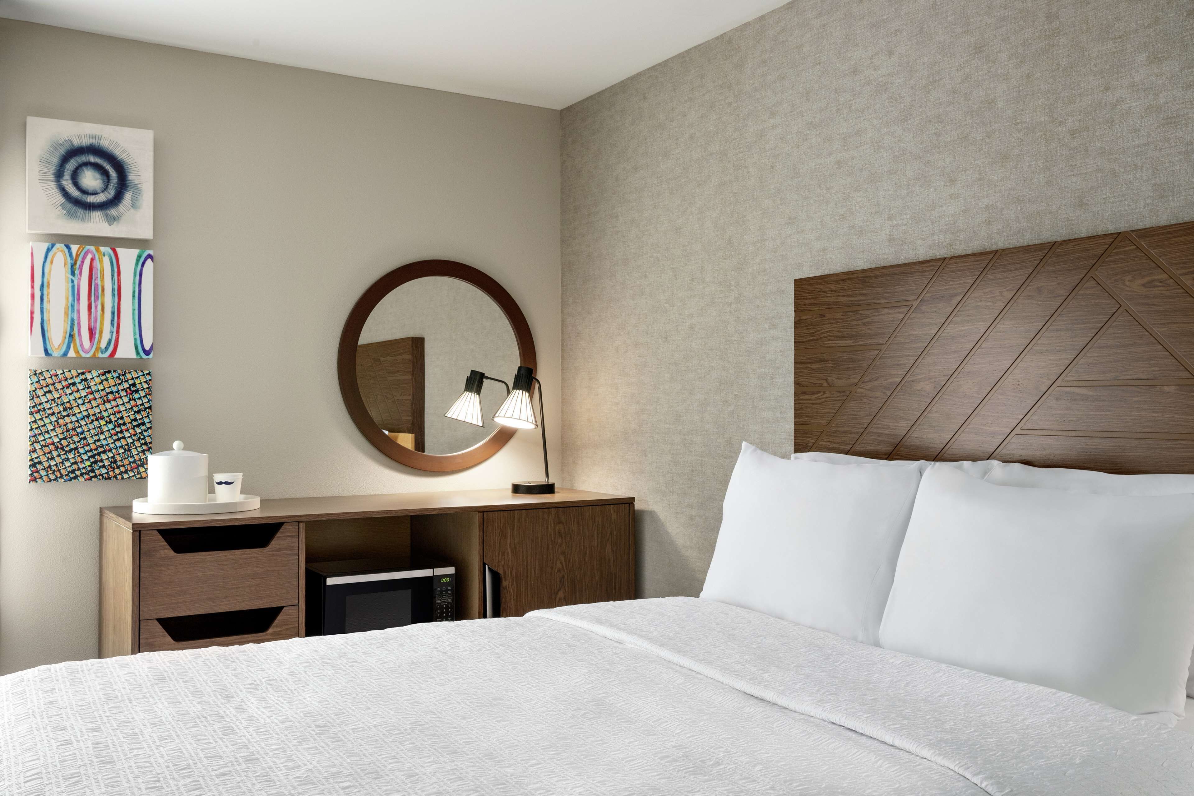 standard room, 1 queen bed | hypo-allergenic bedding, desk, laptop workspace, blackout curtains