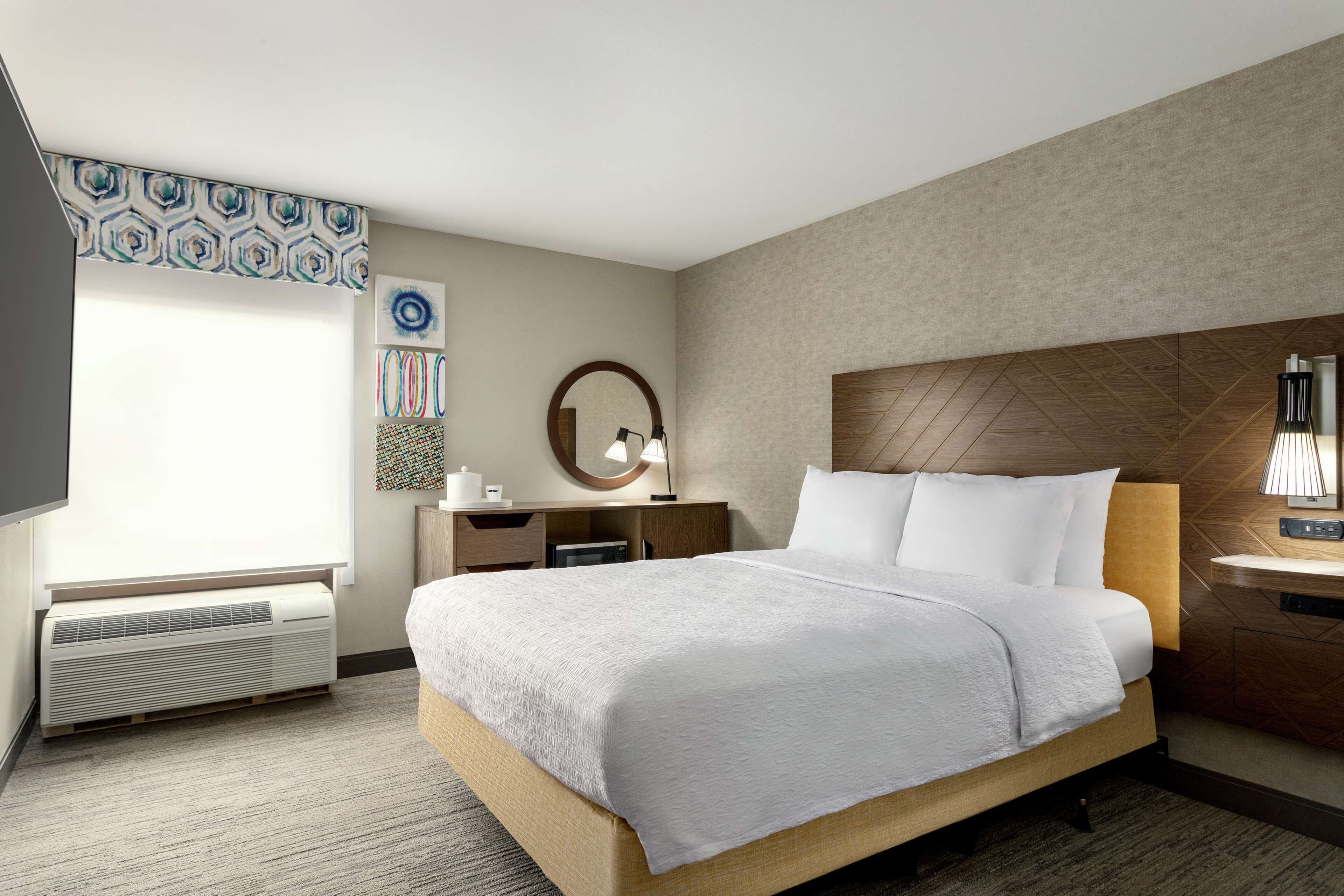 standard room, 1 queen bed | hypo-allergenic bedding, desk, laptop workspace, blackout curtains