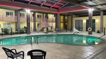 Suite, 1 très grand lit, baignoire à jets, vue piscine (with Sofabed) | Vue de la chambre