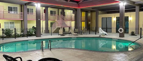 Suite, 1 très grand lit, baignoire à jets, vue piscine (with Sofabed) | Vue de la chambre