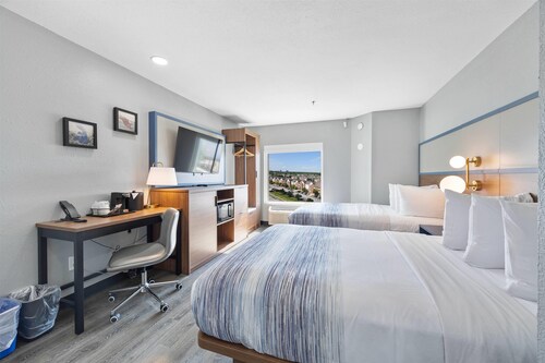 AmericInn by Wyndham Urbana
