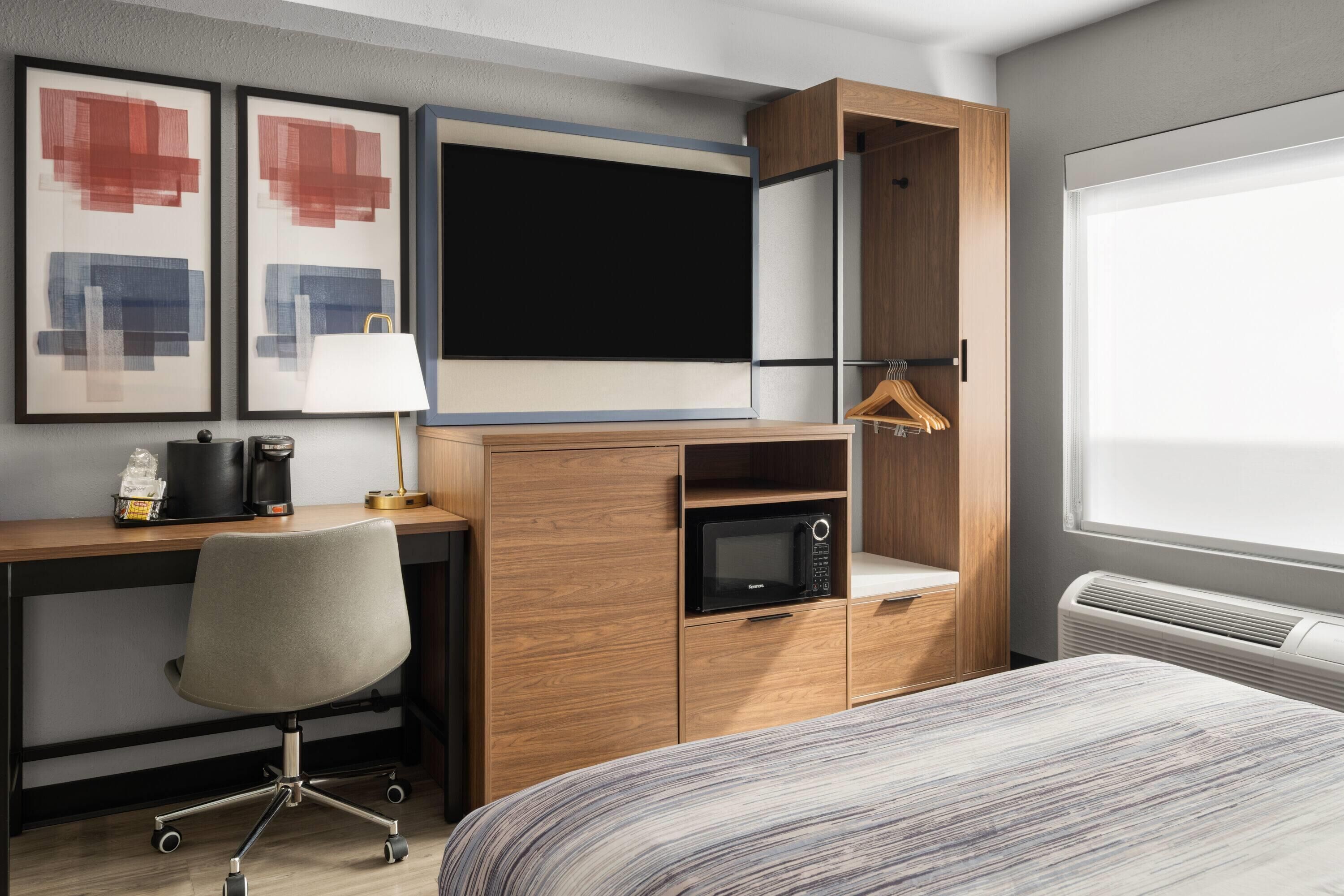 Caja de seguridad en la habitación y escritorio 