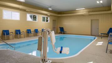 Una piscina cubierta