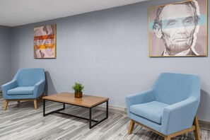 Lobby - AmericInn by Wyndham Urbana/Champaign University Area (Urbana)