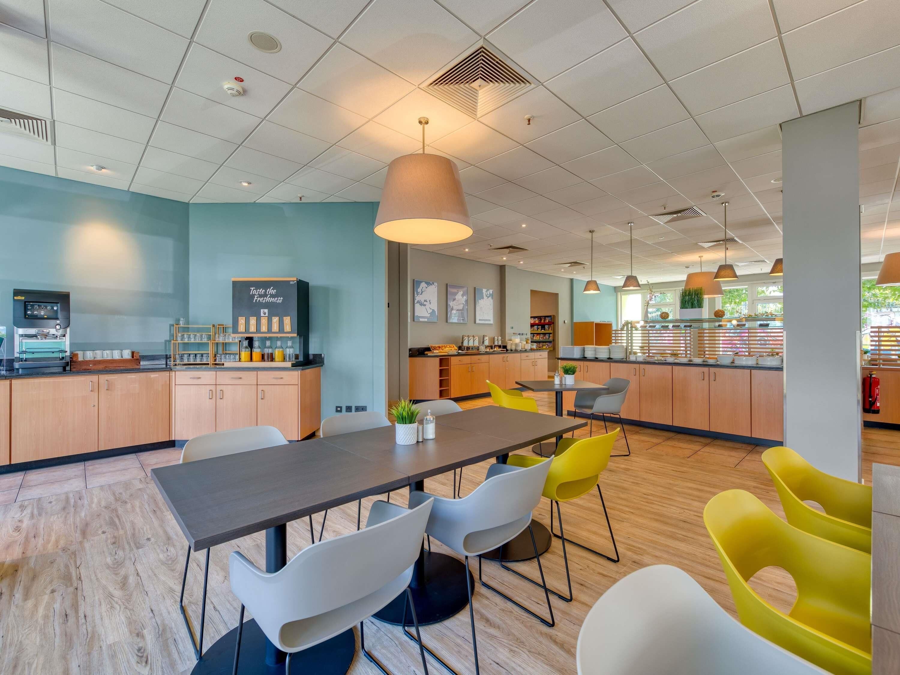 Daily buffet breakfast (EUR 18 per person)