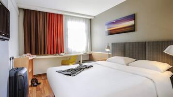 Zimmer, 1 Doppelbett (New Sleep Easy Concept) | Allergikerbettwaren, Pillowtop-Betten, Schreibtisch