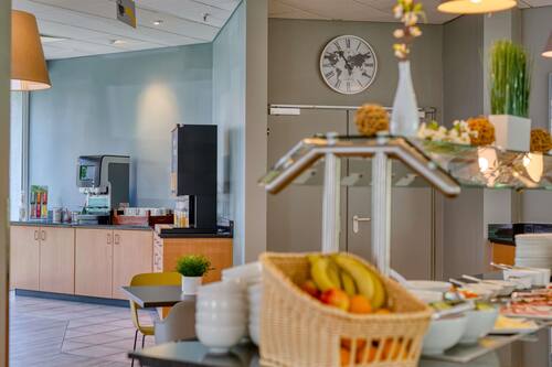 Buffet déjeuner servi tous les jours en supplément