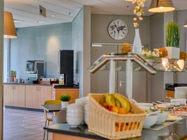 Colazione a buffet a pagamento, servita tutte le mattine 