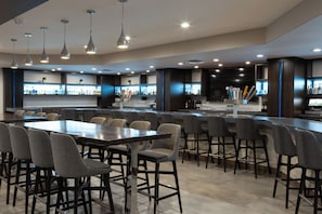 Bar (on property) - Doubletree by Hilton Bloomington - Minneapolis South (Bloomington)