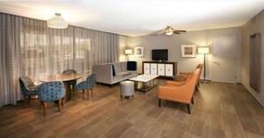 평면 TV, 유료 영화, MP3 도킹 스테이션