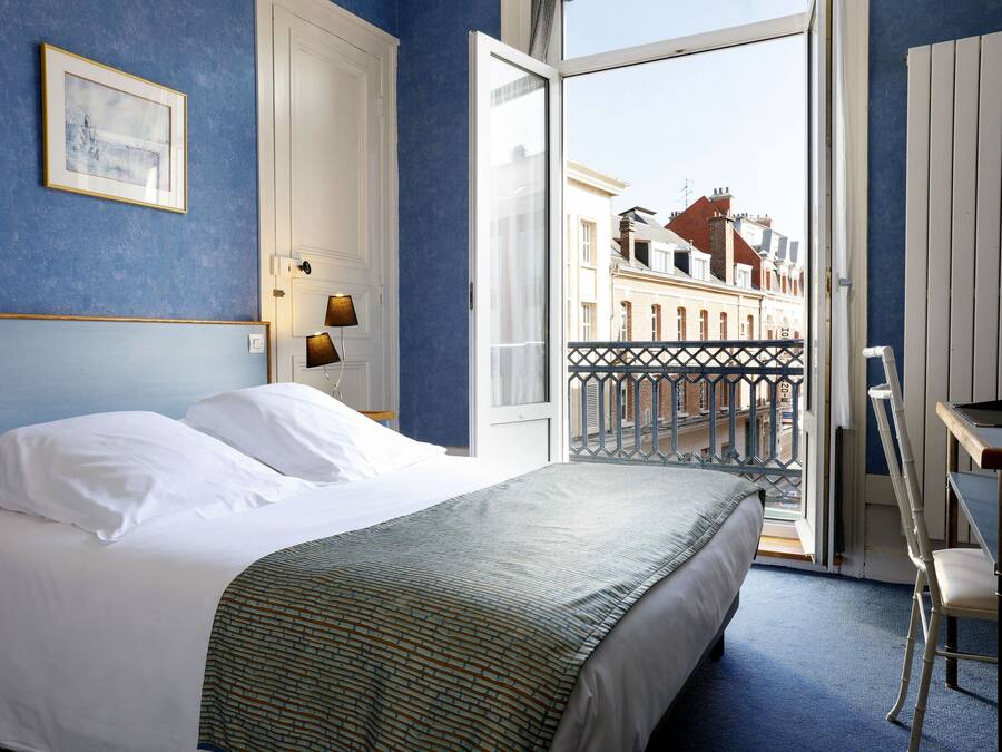 Een kluis op de kamer, individueel gedecoreerd, individueel gemeubileerd