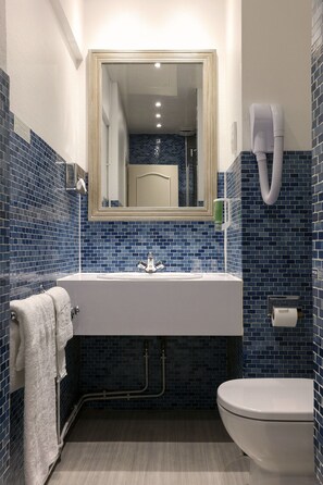 Standard Double Room | Bathroom