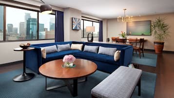 VIP Suite | Hypoallergeen beddengoed, een kluis op de kamer, een bureau