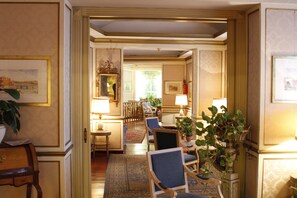 Sala de estar en el lobby