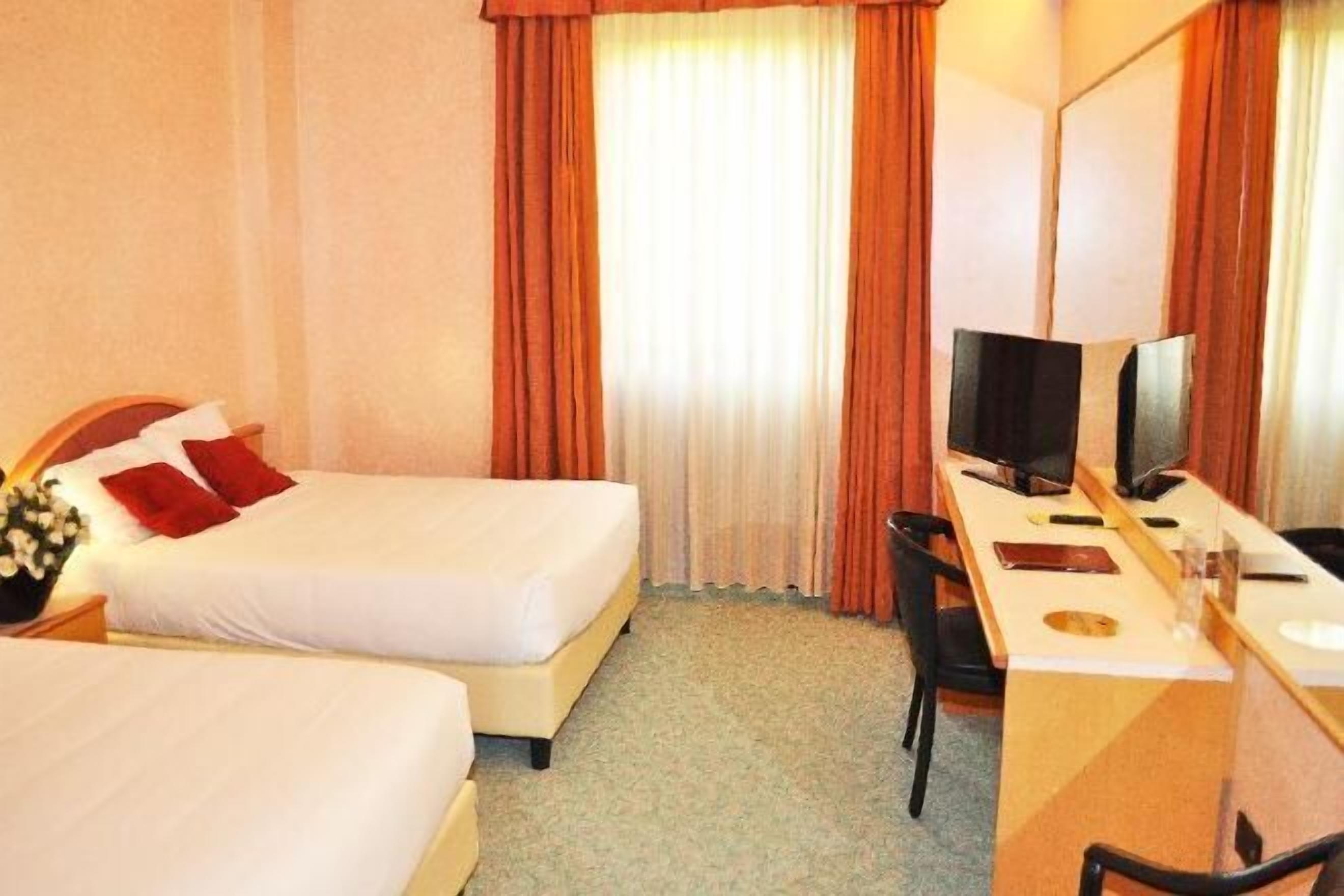 Premium bedding, down comforters, minibar, in-room safe