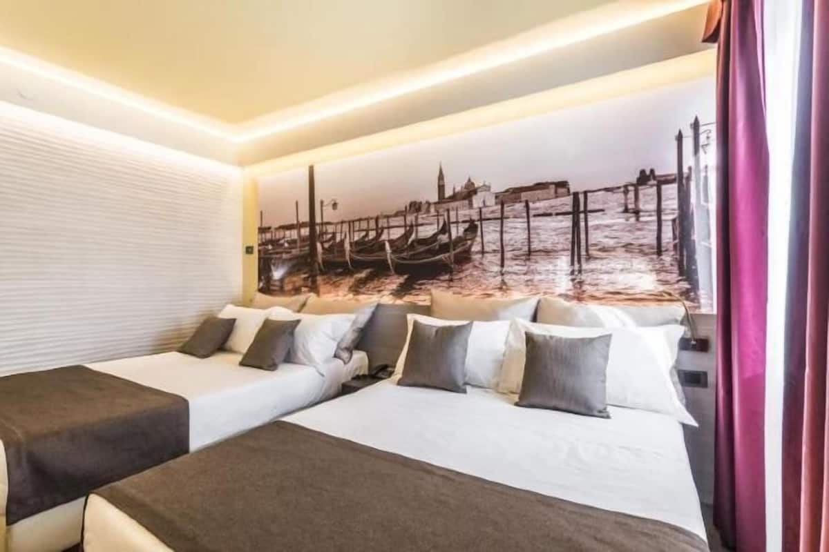 Premium bedding, down comforters, minibar, in-room safe