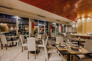 Breakfast and dinner served, Italian cuisine - Antony Hotel (Mestre)
