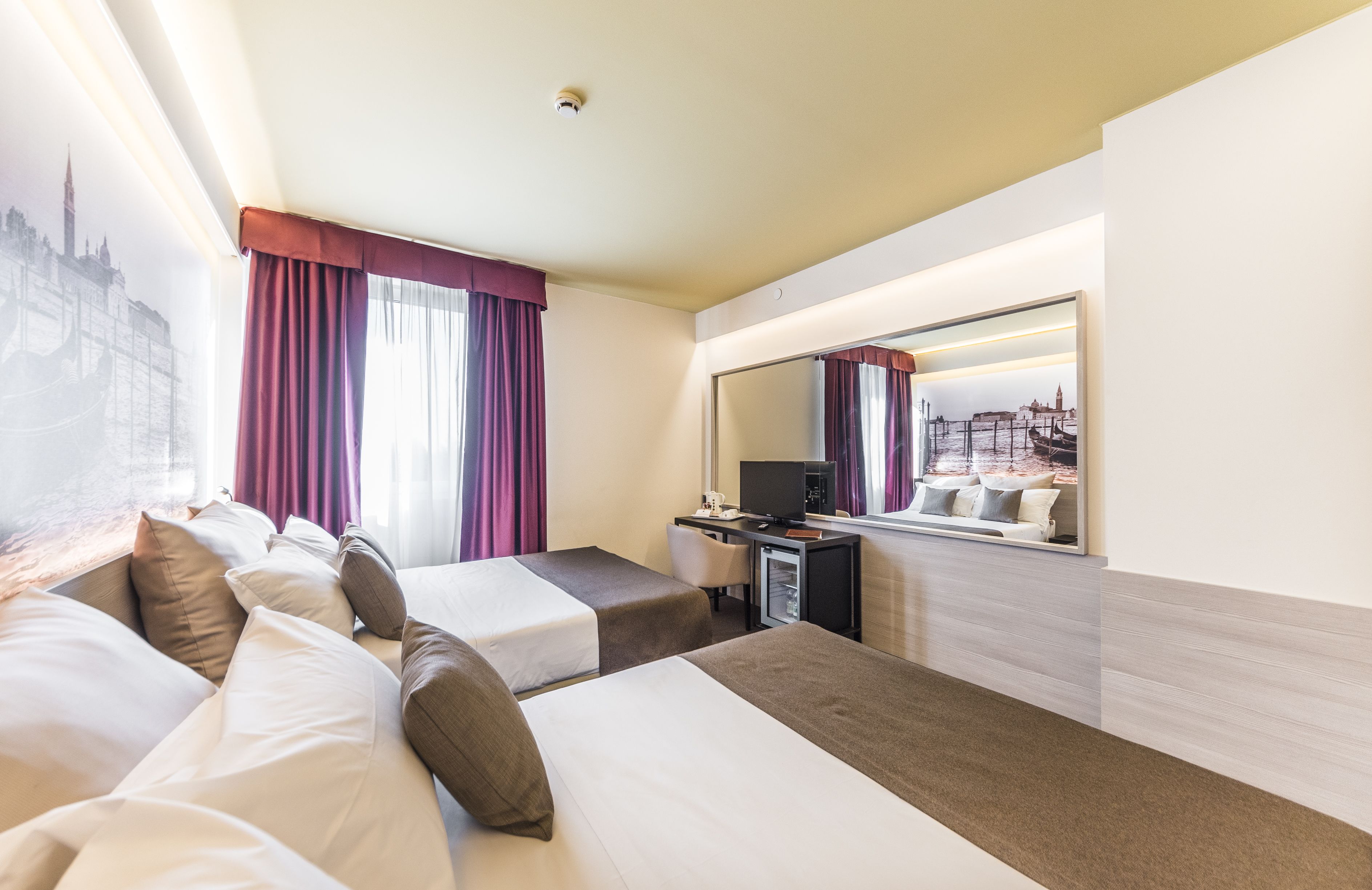 family room executive, venice view | premium bedding, down duvets, minibar, in-room safe