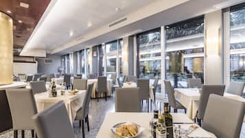 Se sirven desayunos y cenas, cocina italiana