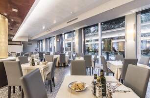 Aperto a colazione e cena, cucina italiana