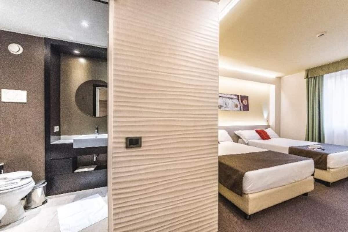 Premium bedding, down duvets, minibar, in-room safe