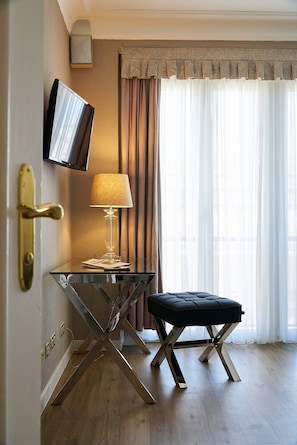 Standard Triple Room | Hypo-allergenic bedding, free minibar, desk, soundproofing