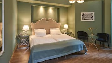 Hypo-allergenic bedding, free minibar, desk, soundproofing