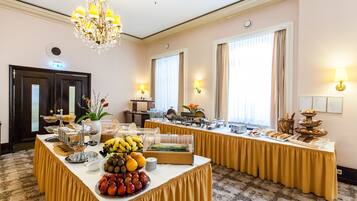 Daily buffet breakfast (EUR 15 per person)