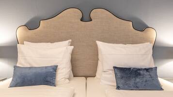 Hypo-allergenic bedding, free minibar, desk, soundproofing