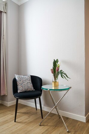 Business Single Room | Hypo-allergenic bedding, free minibar, desk, soundproofing
