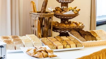 Frokostbuffé hver dag (EUR 15 per person)