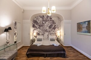 商务双人房 | 防过敏的被褥、迷你吧（备有免费物品）、办公桌、隔音