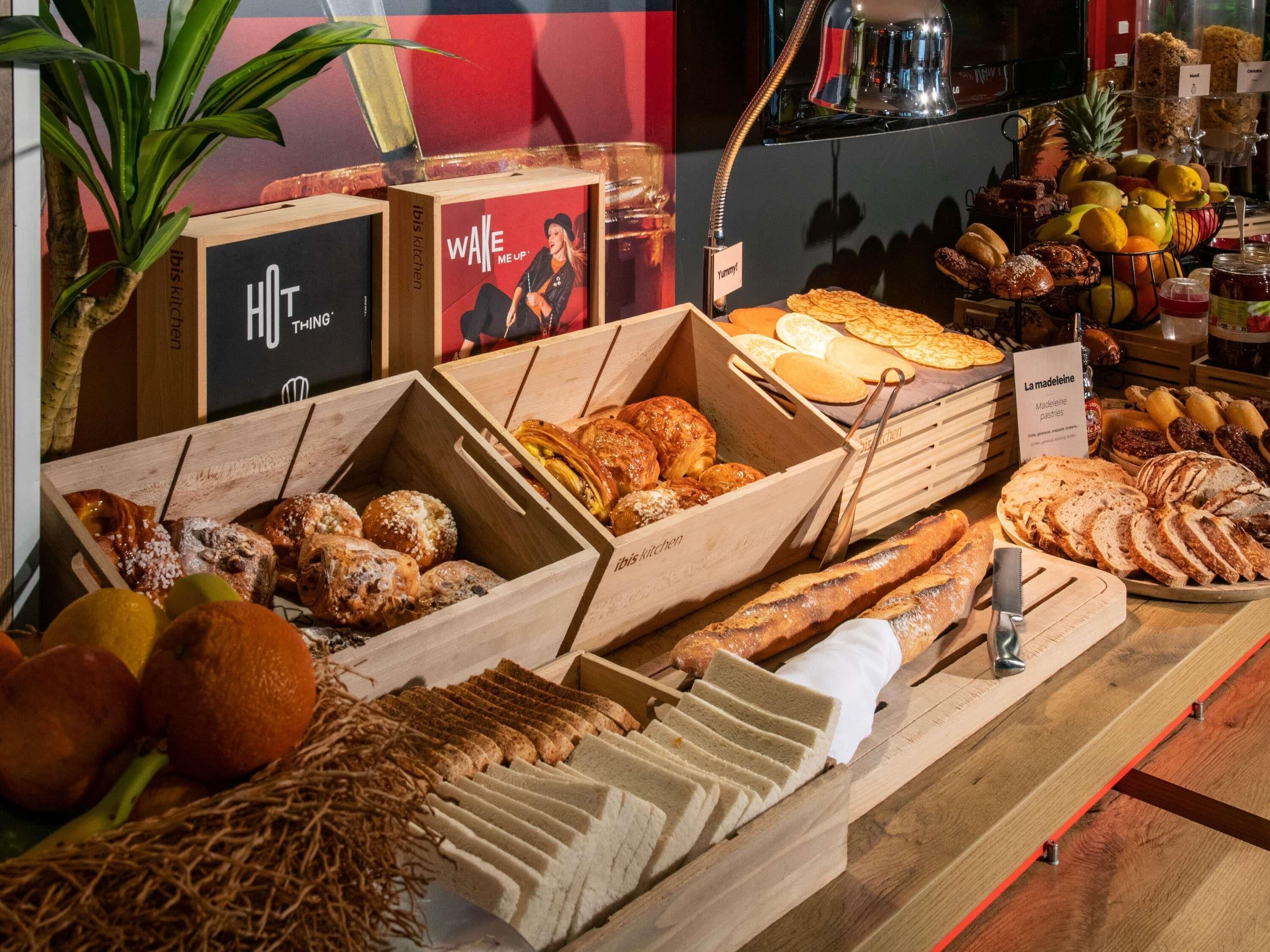 Petit déjeuner buffet (15 EUR par personne)