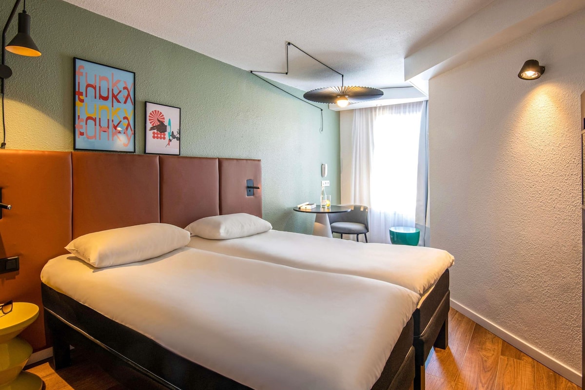 Habitación estándar, 2 camas individuales | Ropa de cama de alta calidad y caja de seguridad en la habitación