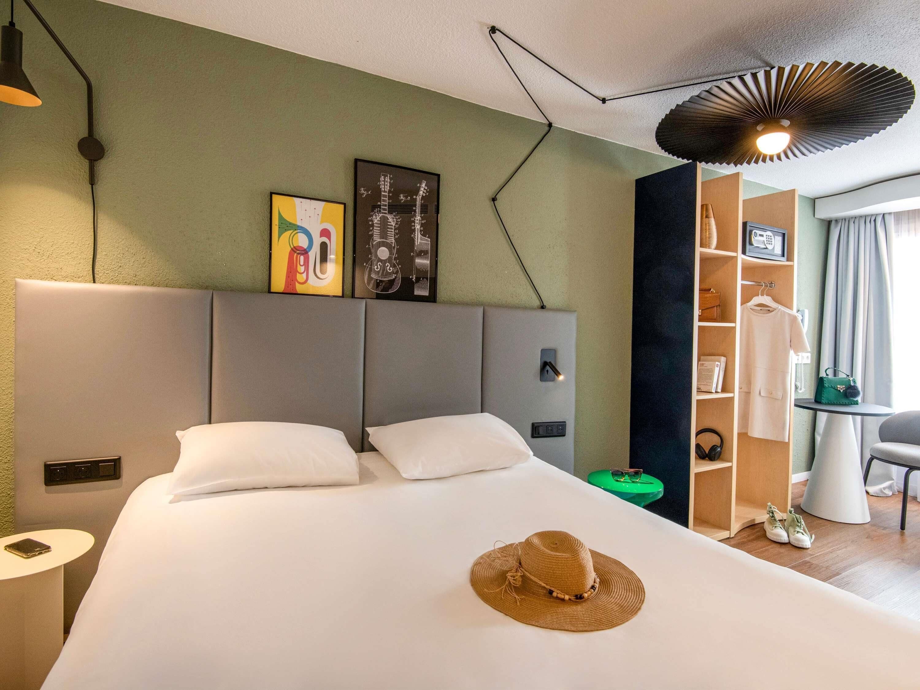 Rom – standard, 1 dobbeltseng | Sengetøy av topp kvalitet, safe på rommet og skrivebord