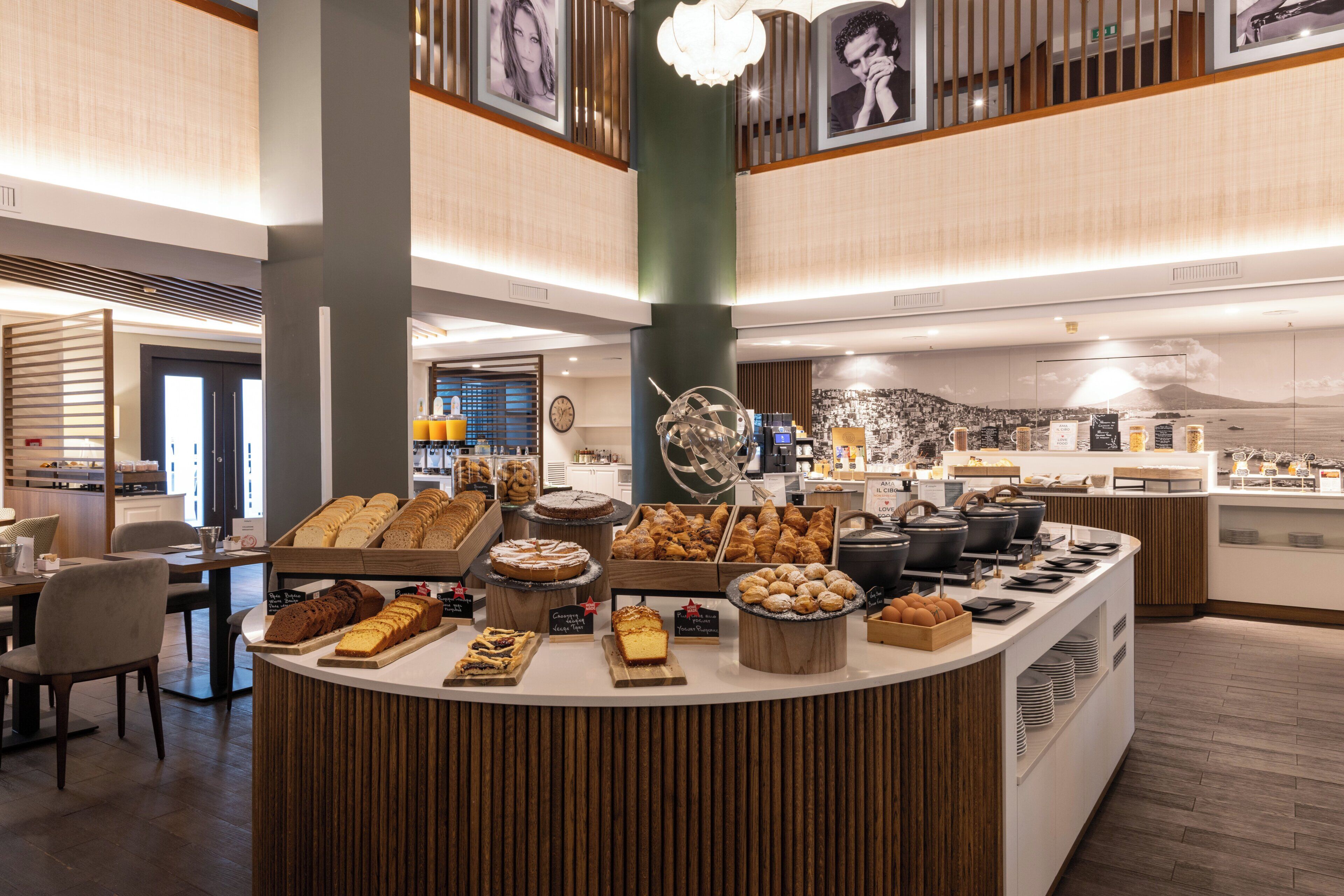 Petit déjeuner buffet servi tous les jours en supplément
