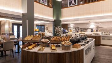 Petit déjeuner buffet servi tous les jours en supplément