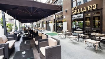 Petit déjeuner, déjeuner et dîner servis sur place