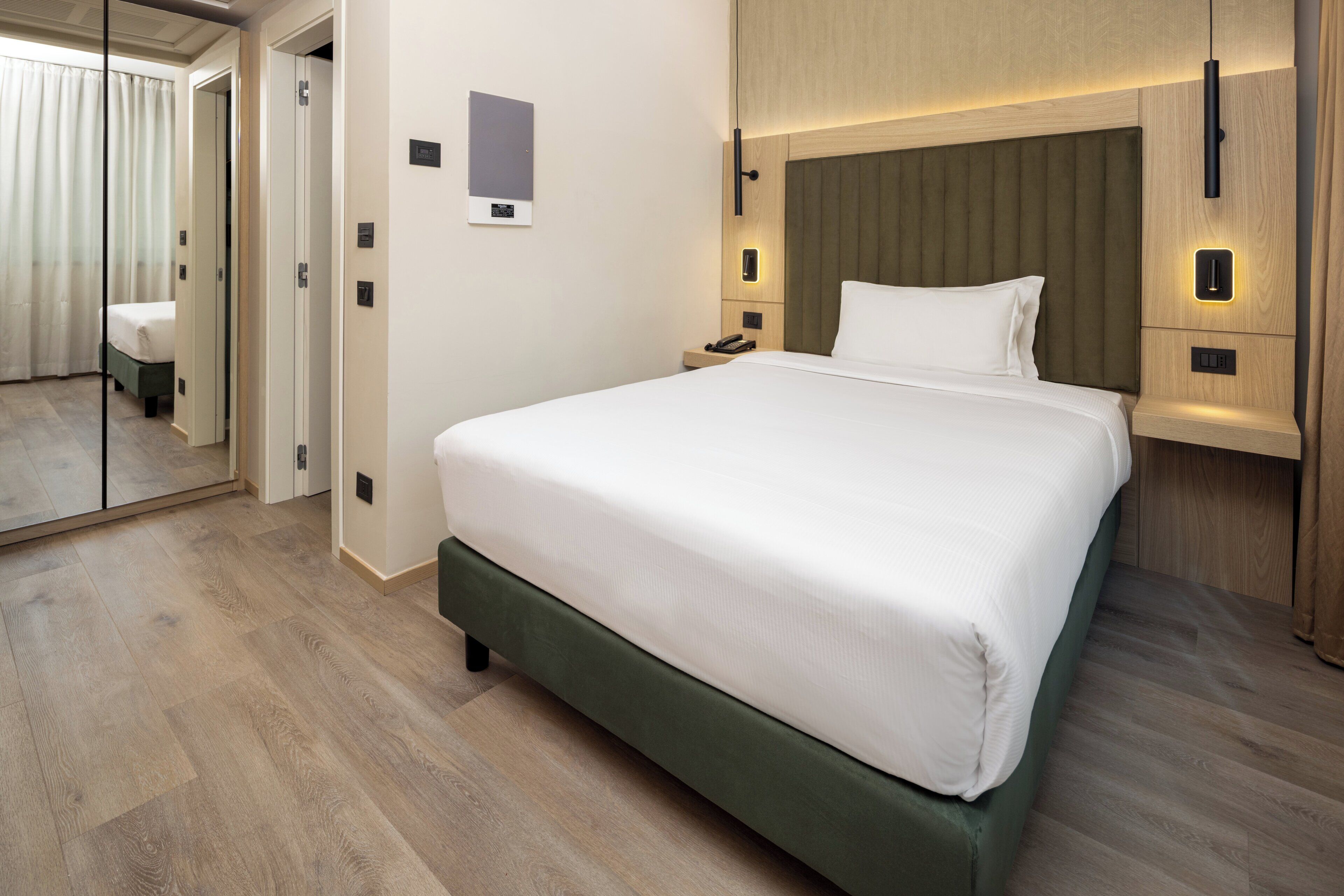 ห้องพรีเมียม, เตียงเดี่ยว 1 เตียง | ตู้นิรภัยในห้องพัก, โต๊ะทำงาน, พื้น ที่ทำงานแบบใช้แล็ปท็อป, ผ้าม่านกันแสง