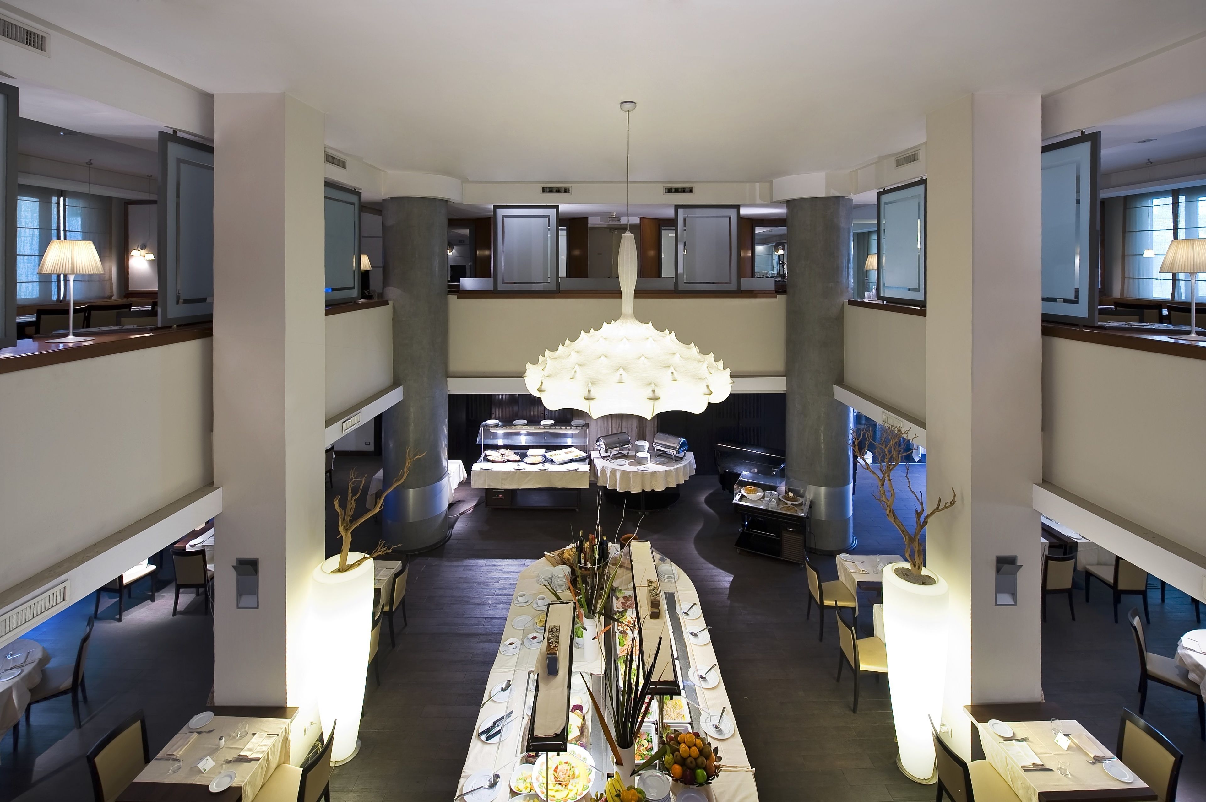 Tägliches Frühstücksbuffet (15 EUR pro Person)