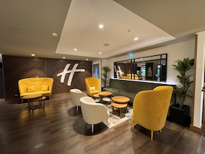 Lobby sitting area - Holiday Inn Naples by IHG (Naples)