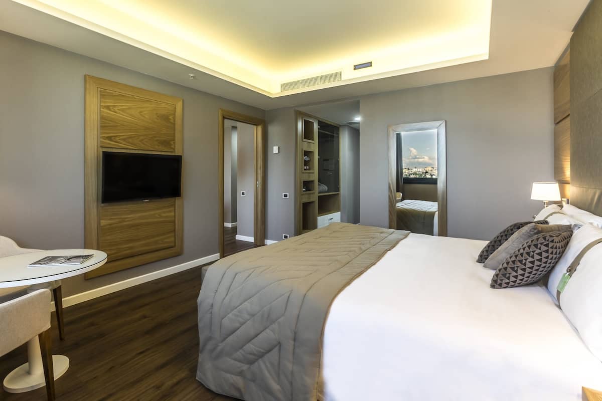 In-room safe, desk, laptop workspace, blackout curtains