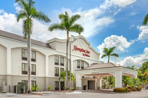Exterior - Hampton Inn Fort Myers-Airport & I-75 (Fort Myers)