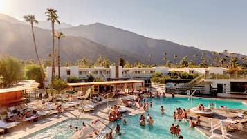 2 albercas al aire libre