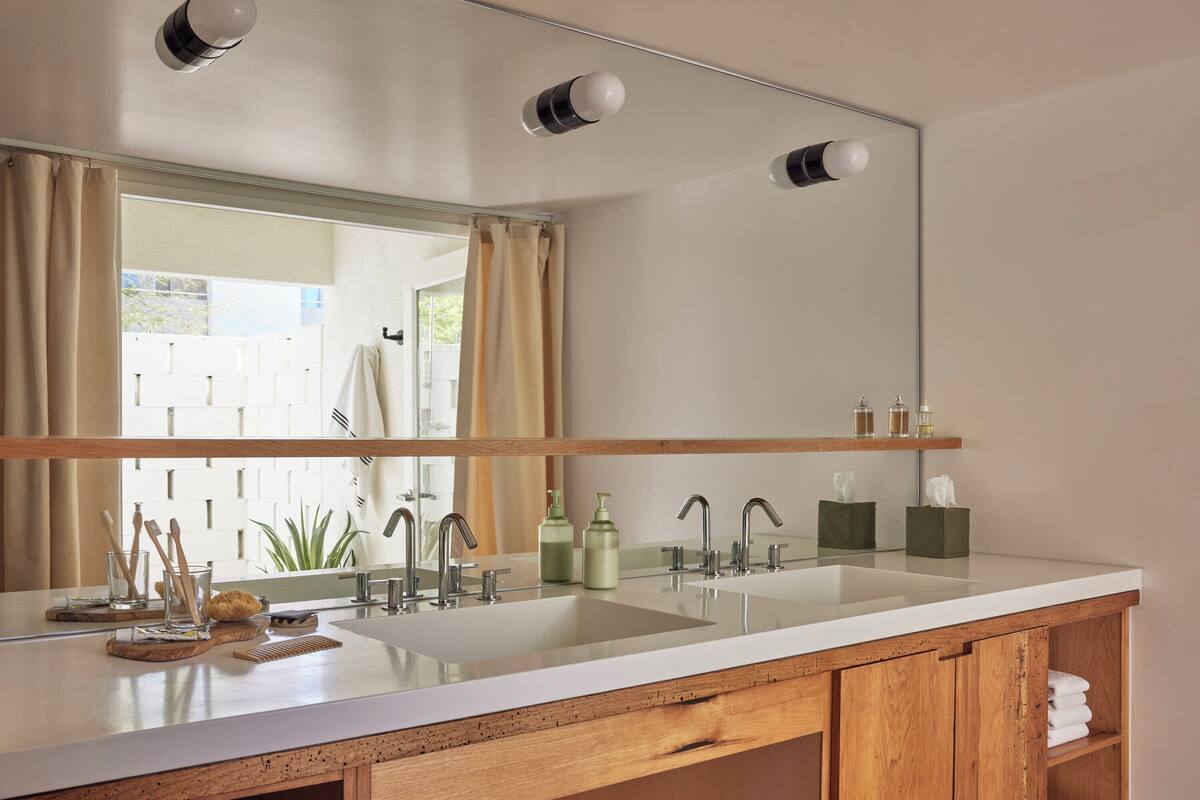 superior suite, 1 king bed (ace suite 1 king) | premium bedding, minibar, in-room safe, desk