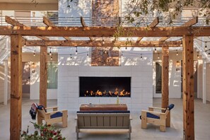 Fireplace - Ace Hotel & Swim Club Palm Springs (Palm Springs)