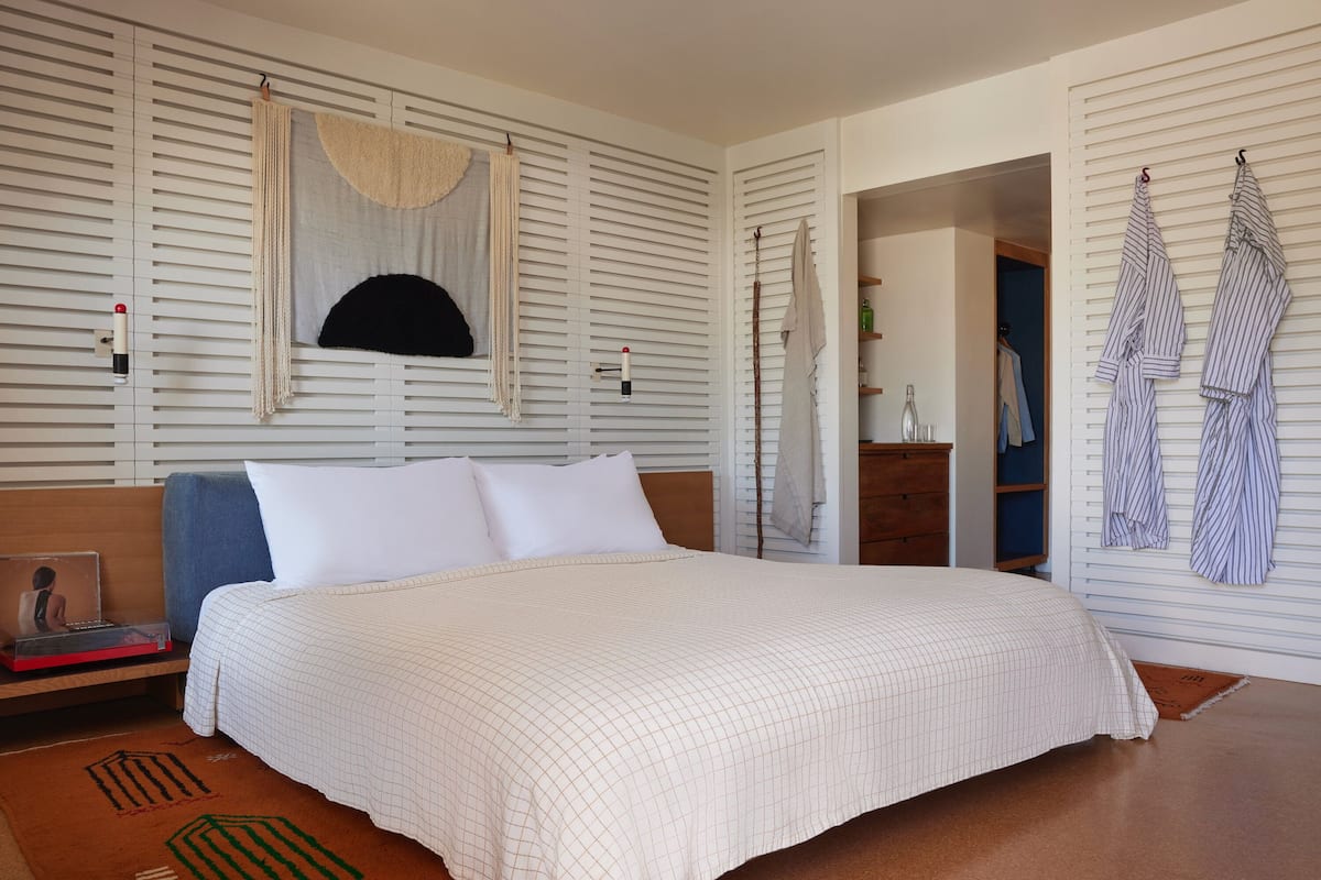 Superior Suite, 1 King Bed (Simple Suite 1 King) | Premium bedding, minibar, in-room safe, desk