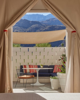 Deluxe Room, 1 King Bed (Patio Garden 1 King) | Garden at Ace Hotel and Swim Club