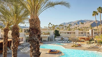 2 outdoor pools